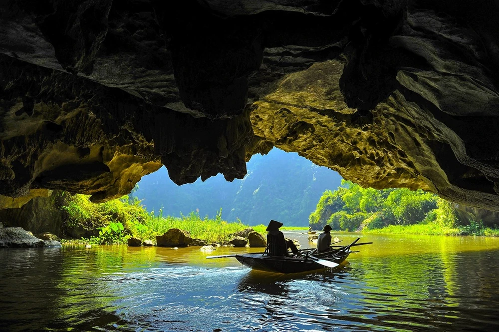bich-dong-pagoda-trang-an-tam-coc-boat-mua-cave-climbing bich-dong-pagoda-trang-an-tam-coc-boat-mua-cave-climbing