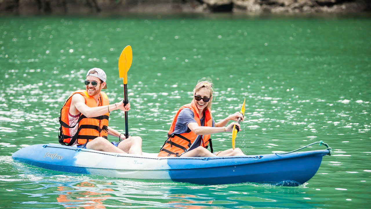 lunch-on-cruise-sung-sot-cave-luon-cave-titop-beach lunch-on-cruise-sung-sot-cave-luon-cave-titop-beach